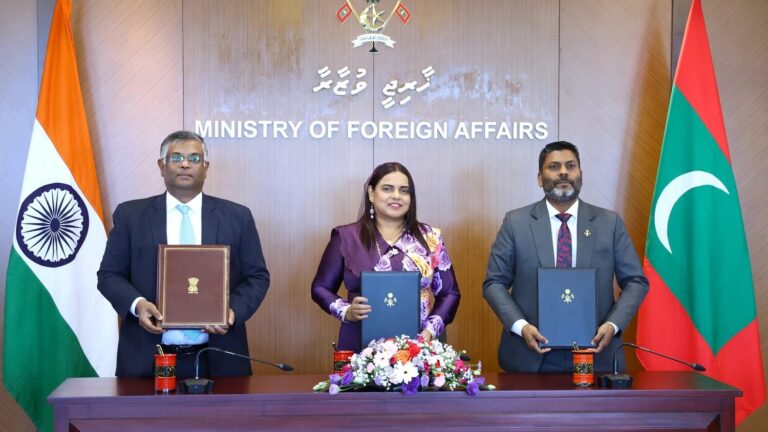 42 ރަށެއްގެ އެފްއާރުސީތަކަށް ބޭނުންވާ ސާމާނު ހޯދުމަށް އިންޑިއާއާއެކު ފަހުމުނާމާއެއްގައި ސޮއިކޮށްފި
