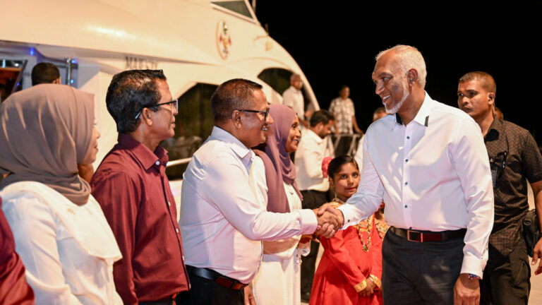 ރައީސްގެ ދެކަނބަލުން އުކުޅަހަށް ވަޑައިގެންފި