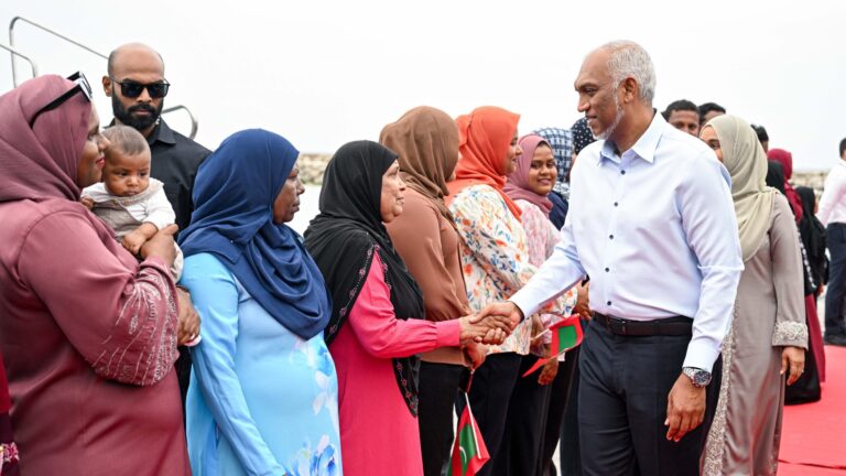 ރައީސްގެ ދެކަނބަލުން އުކުޅަހަށް ކުރެއްވި ދަތުރުފުޅު ނިންމަވާލައްވައި މާލެ ވަޑައިގަންނަވައިފި