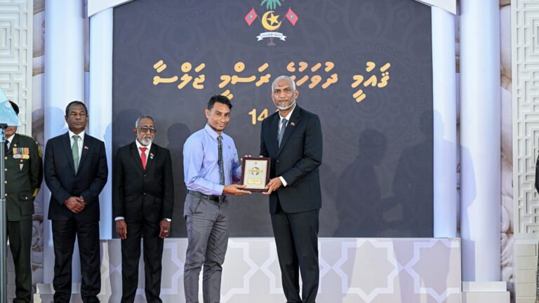 ޚިދުމަތުގެ ޤައުމީ އިނާމު އަލްމަރްޙޫމް އިޙްސާން ޢަބްދުލްޣަނީގެ ހަނދާނަށް އަރުވައިފި