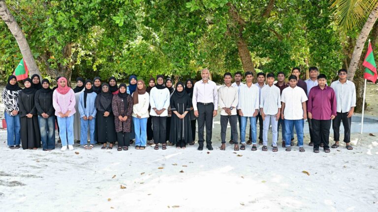 ރާއްޖޭގެ ކުރިމަގު އޮތީ ދަރިވަރުންގެ އަތްމަތީގައި: ރައީސް މުޢިއްޒު