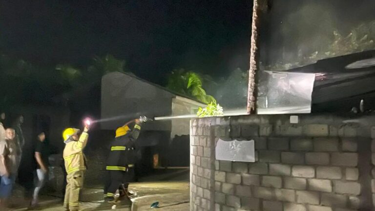 ކުމުންދޫ ގެއެއްގައި ރޯވި އަލިފާން ނިއްވާލައިފި