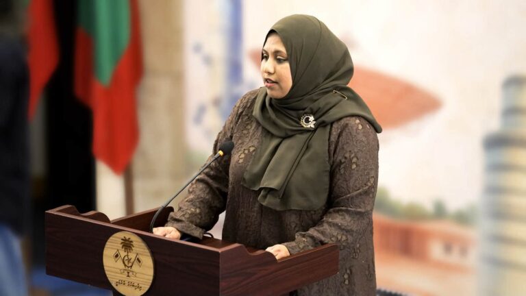 ވަޒީފާގެ މާހައުލުގައިވެސް އެންމެ މުހިންމީ މުޢާމަލާތުކުރުމުގެ ހުނަރު: ވަޒީރު ހީނާ