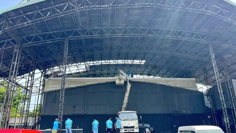 ކާނިވާ ސްޓޭޖް ރޫޅާލާތީ، އެ ސަރަހައްދުގައިވާ ވެހިކަލްތައް ނަގަން އަންގައިފި