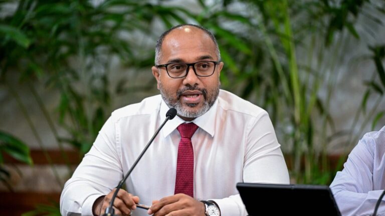 ޑޮލަރު މާރުކުރަންވާނީ ހުއްދަ އޮތް ތަންތަނުން އެމްއެމްއޭގެ ރޭޓުގައި: ވަޒީރު އިޙްސާން