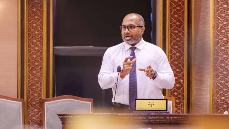 ސިޔާސީ ގޮތުން ފުލުހުންނާއި ސިފައިންގެ އިތުބާރު ނަގާލުމުގެ ފުރުޞަތު އޮވެގެން ނުވާނެ: އިޙްސާން