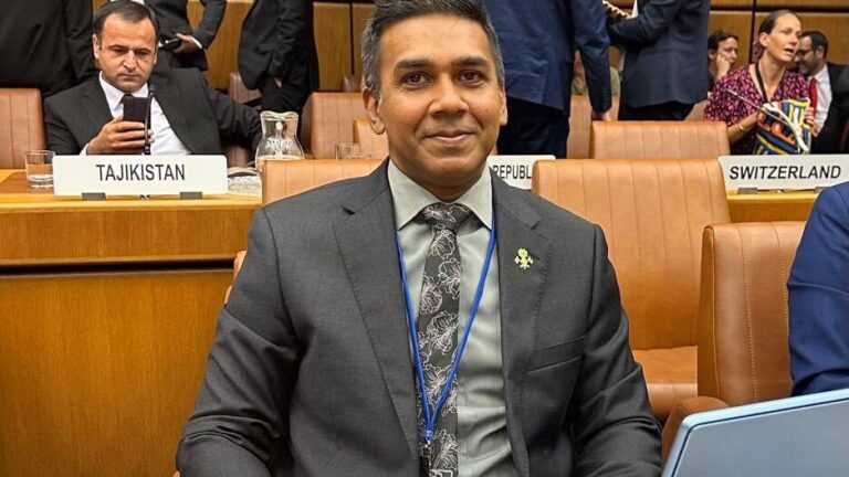 ފައިރޫޝް، ސްޓޭޓް މިނިސްޓަރުކަމުން އިސްތިޢުފާ ދެއްވަން ނިންމަވައިފި