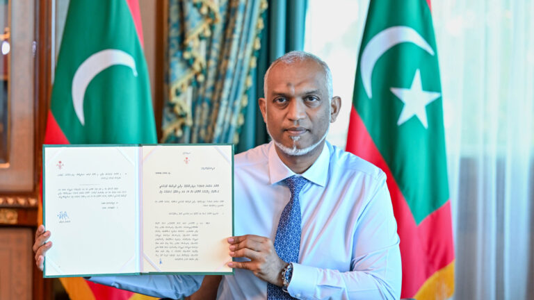 ރައީސް، ލާމަރުކަޒީ ޤާނޫނަށް 19 ވަނަ އިޞްލާޙު ގެނައުމުގެ ބިލު ތަޞްދީޤުކުރައްވައިފި