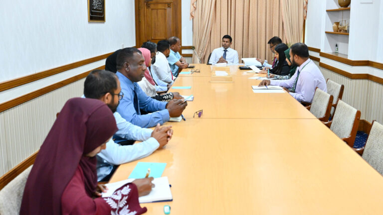 ނައިބު ރައީސް ނޮޅިވަރަންފަރު ކައުންސިލުންގެ މެންބަރުންނާ މިއަދު ބައްދަލުކުރައްވައި