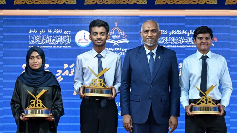 ޤައުމީ ޤުރުއާން މުބާރާތުގެ ނިންމުމުގެ ރަސްމިއްޔާތު ރައީސްގެ ދެކަނބަލުން ޝަރަފުވެރިކޮށްދެއްވައިފި