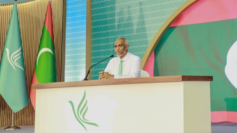 ޕީއެންސީގެ މަތީ މަޖިލިސް އިފްތިތާހުކޮށް، ސިޔާސީ މައިދާނުގައި ނަމޫނާ ދެއްކުމަށް ރައީސް މުއިއްޒު ގޮވާލައްވައިފި