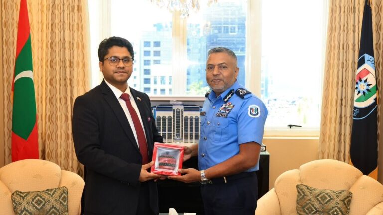 ބަންގްލަދޭޝް ސަފީރު، ޕޮލިސް ކޮމިޝަނަރގެ އަރިހަށް އިހުތިރާމުގެ ޒިޔާރަތެއް ކުރައްވައިފި