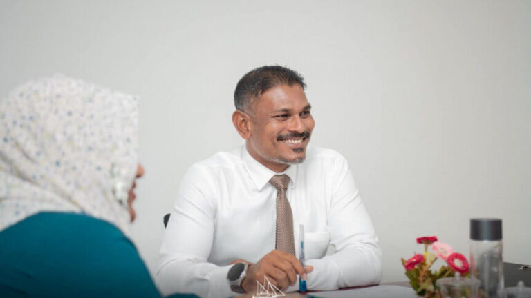 ތިނަދޫގައި ގަވާއިދާ ޚިލާފަށް ބިންތަކެއް ދިން މައްސަލައިގައި މޭޔަރ ސަޢުދަށް ދަޢުވާ ކުރަނީ