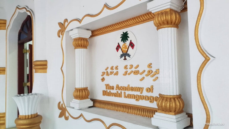 ޤައުމީ ބަސް ބޭނުންކުރުމުގައި ޤާނޫނާ އެއްގޮތަށް ޢަމަލުކުރުމަށް އިލްތިމާސްކޮށްފި